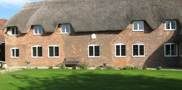 Renovated thatched cottage in Hungerford